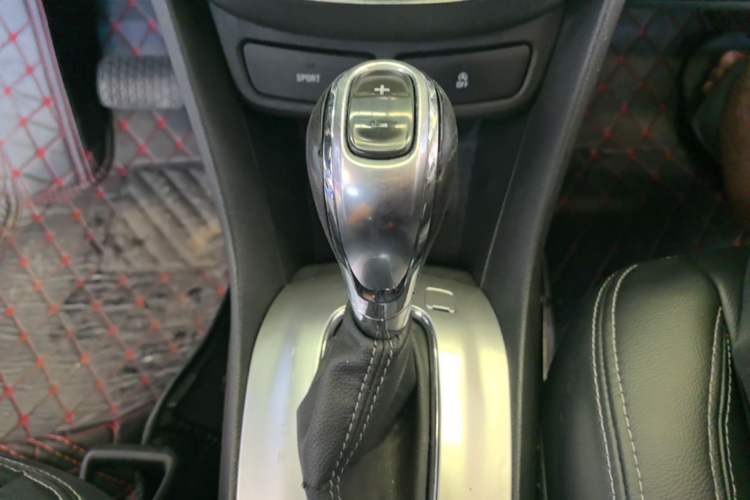 Used Buick Encore 2015 1.4T Automatic Two-Wheel Drive Urban Elite Version Gear Lever