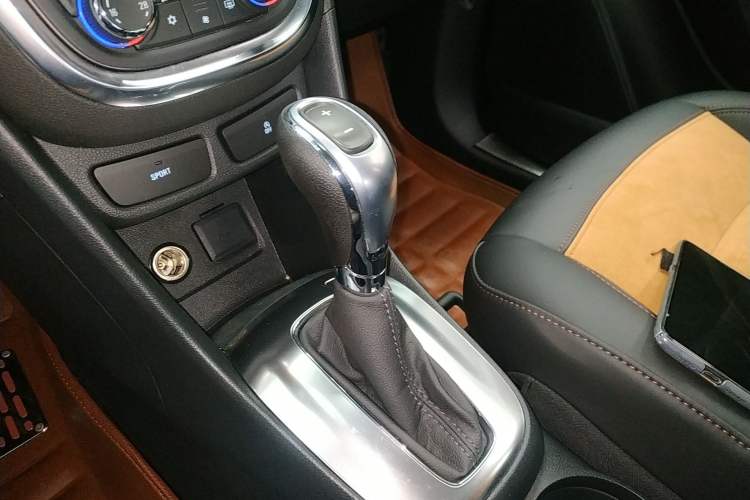 Used Buick Encore 2015 1.4T Automatic Two-Wheel Drive Urban Leading Model Gear Lever