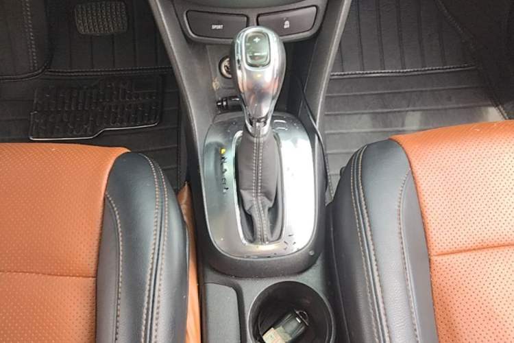 Used Buick Encore 2015 1.4T Automatic Two-Wheel Drive Urban Elite Version Gear Lever