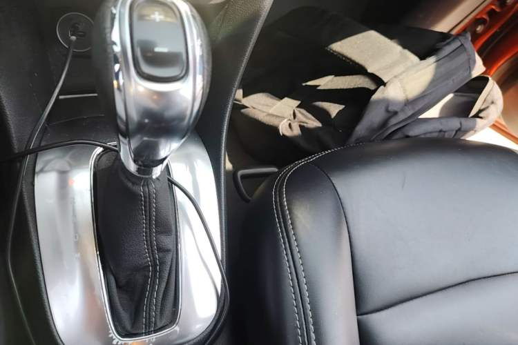 Used Buick Encore 2015 1.4T Automatic Two-Wheel Drive Urban Elite Version Gear Lever