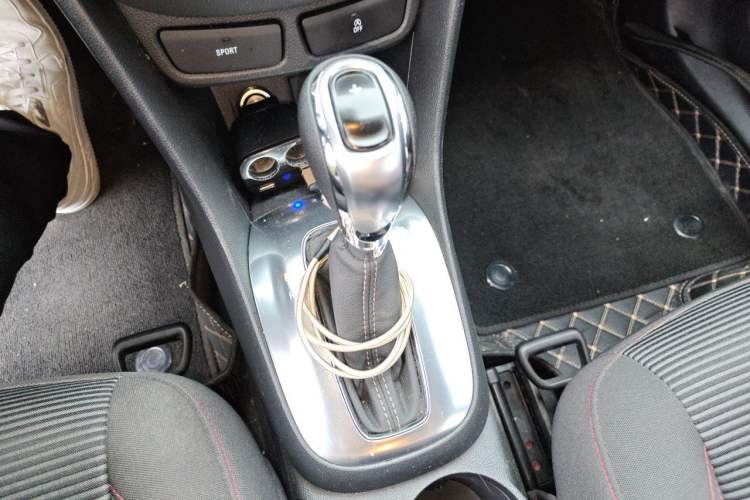 Used Buick Encore 2015 1.4T Automatic Two-Wheel Drive Urban Elite Version Gear Lever