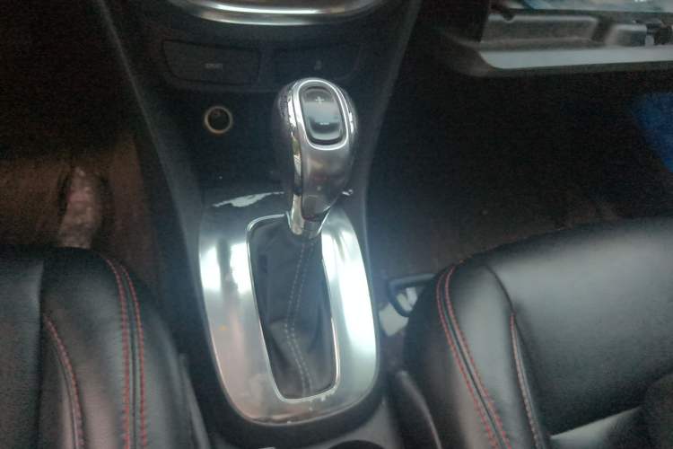 Used Buick Encore 2015 1.4T Automatic Two-Wheel Drive Urban Elite Version Gear Lever