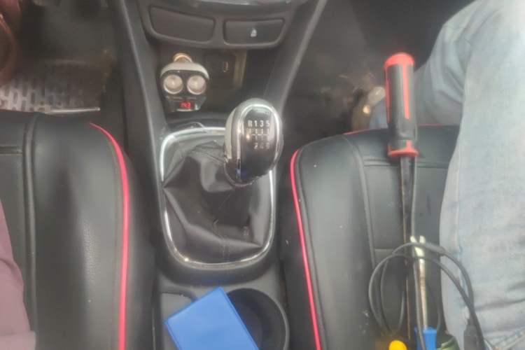 Used Buick Encore 2015 1.4T Manual Two-Wheel Drive Urban Advanced Model Gear Lever