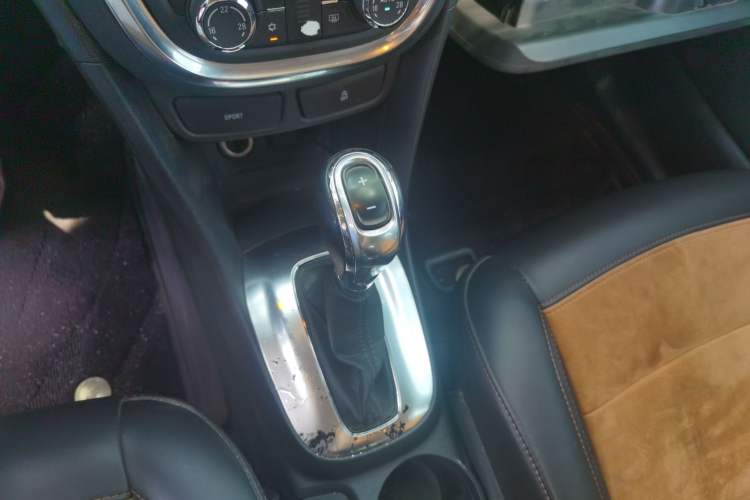 Used Buick Encore 2015 1.4T Automatic Two-Wheel Drive Urban Leading Model Gear Lever