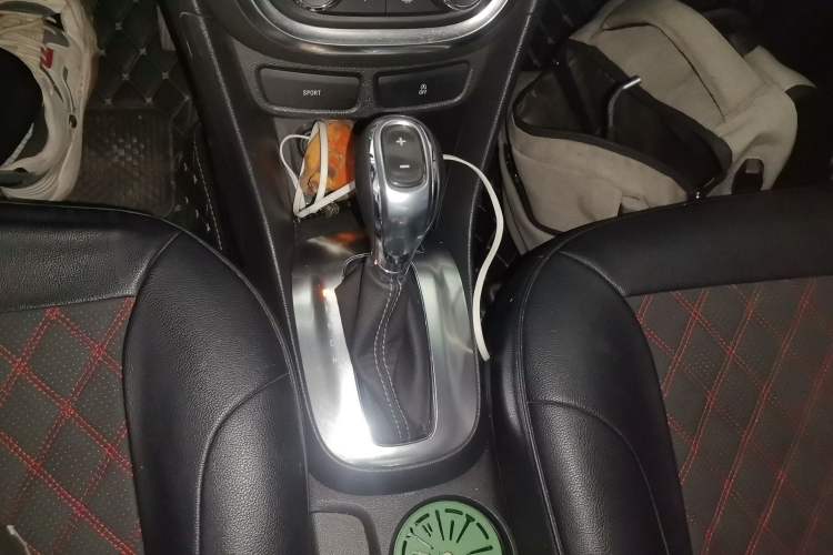 Used Buick Encore 2015 1.4T Automatic Two-Wheel Drive Urban Elite Version Gear Lever