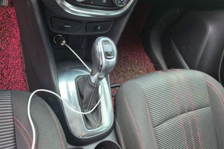 Used Buick Encore 2015 1.4T Automatic Two-Wheel Drive Urban Elite Version Gear Lever