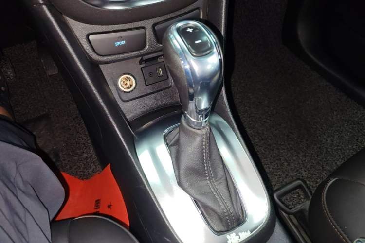 Used Buick Encore 2015 1.4T Automatic Two-Wheel Drive Urban Leading Model Gear Lever