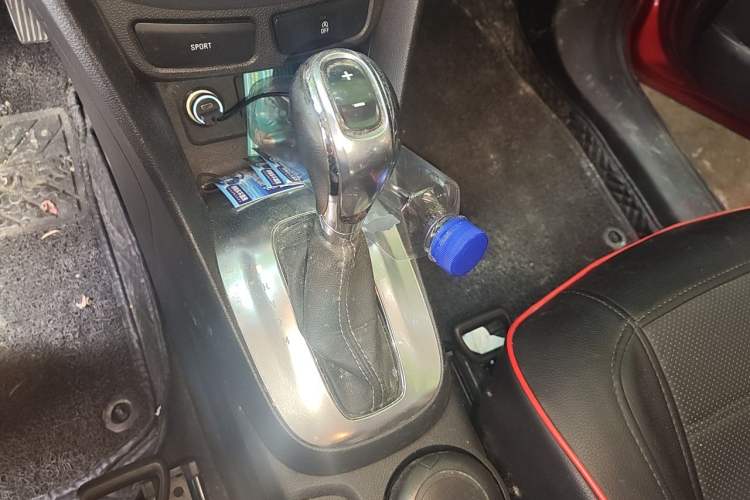 Used Buick Encore 2015 1.4T Automatic Two-Wheel Drive Urban Elite Version Gear Lever
