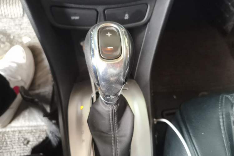 Used Buick Encore 2015 1.4T Automatic Two-Wheel Drive Urban Elite Version Gear Lever
