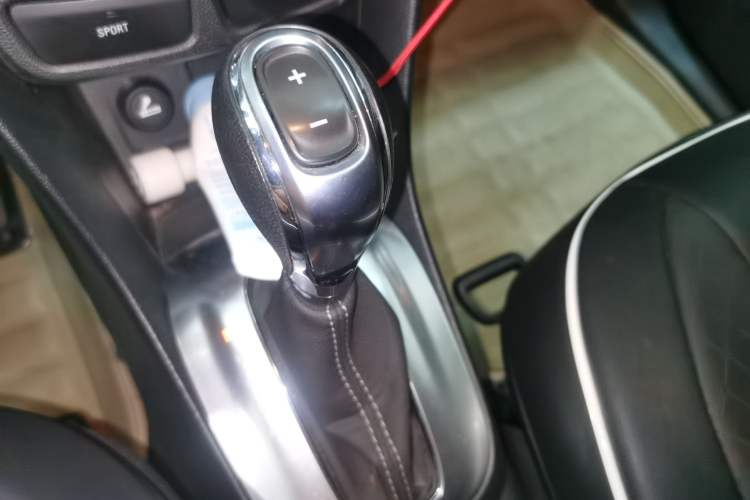 Used Buick Encore 2015 1.4T Automatic Two-Wheel Drive Urban Elite Version Gear Lever