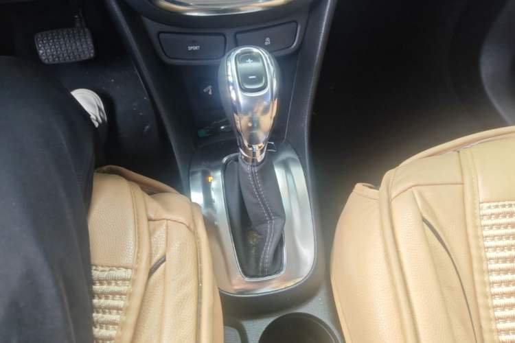Used Buick Encore 2015 1.4T Automatic Two-Wheel Drive Urban Elite Version Gear Lever