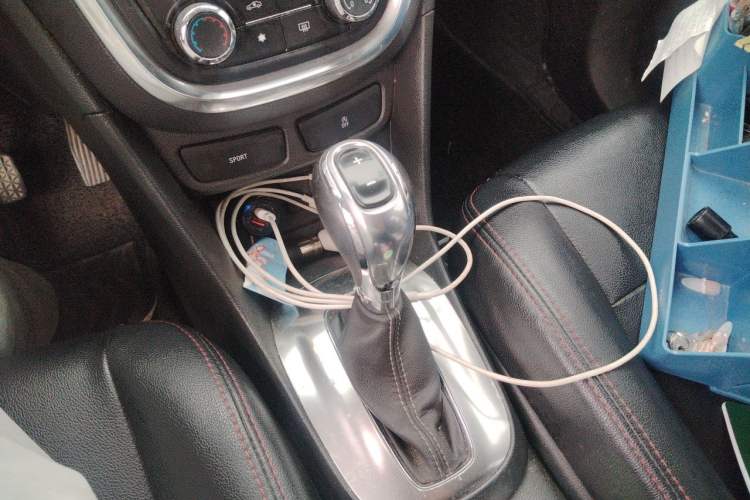 Used Buick Encore 2015 1.4T Automatic Two-Wheel Drive Urban Elite Version Gear Lever