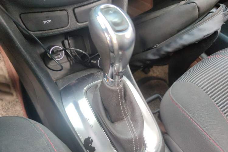 Used Buick Encore 2015 1.4T Automatic Two-Wheel Drive Urban Elite Version Gear Lever