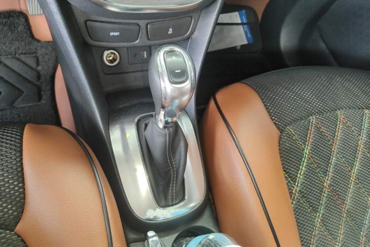 Used Buick Encore 2015 1.4T Automatic Two-Wheel Drive Urban Elite Version Gear Lever