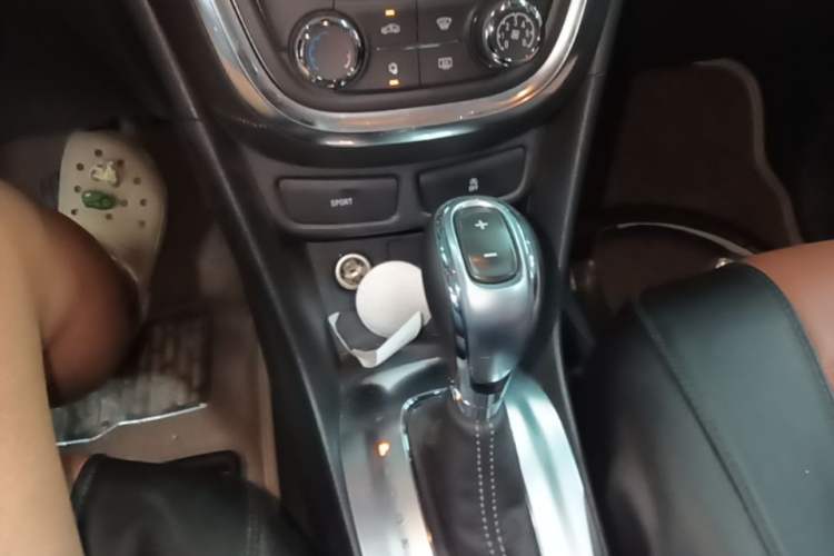 Used Buick Encore 2015 1.4T Automatic Two-Wheel Drive Urban Elite Version Gear Lever