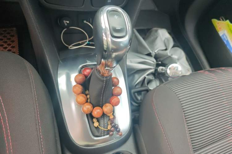 Used Buick Encore 2015 1.4T Automatic Two-Wheel Drive Urban Elite Version Gear Lever