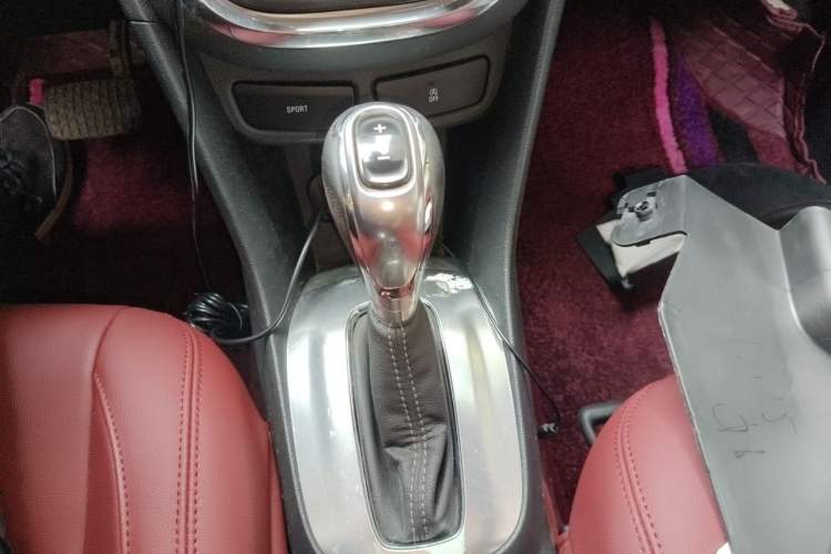 Used Buick Encore 2015 1.4T Automatic Two-Wheel Drive Urban Elite Version Gear Lever