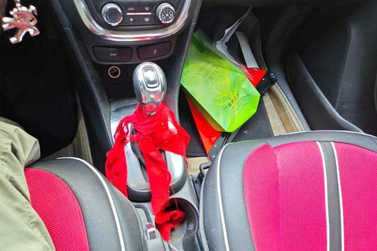 Used Buick Encore 2015 1.4T Automatic Two-Wheel Drive Urban Elite Version Gear Lever