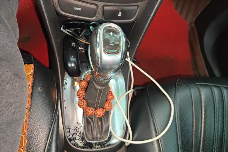 Used Buick Encore 2015 1.4T Automatic Two-Wheel Drive Urban Elite Version Gear Lever