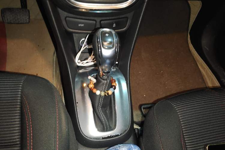 Used Buick Encore 2015 1.4T Automatic Two-Wheel Drive Urban Elite Version Gear Lever