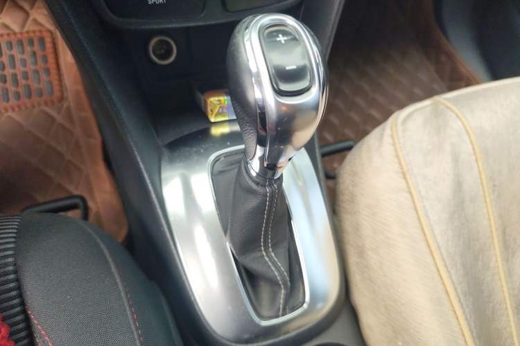 Used Buick Encore 2015 1.4T Automatic Two-Wheel Drive Urban Elite Version Gear Lever