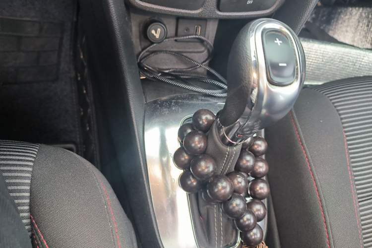 Used Buick Encore 2015 1.4T Automatic Two-Wheel Drive Urban Elite Version Gear Lever