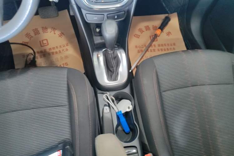 Used Buick Encore 2015 1.4T Automatic Two-Wheel Drive Urban Elite Version Gear Lever