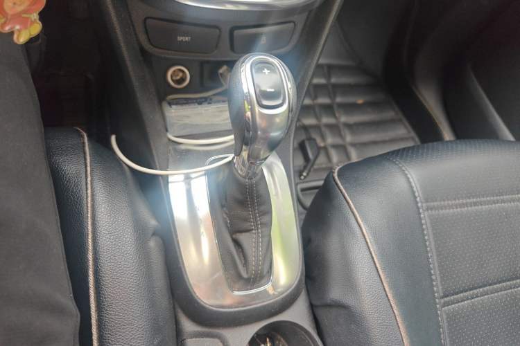 Used Buick Encore 2015 1.4T Automatic Two-Wheel Drive Urban Elite Version Gear Lever