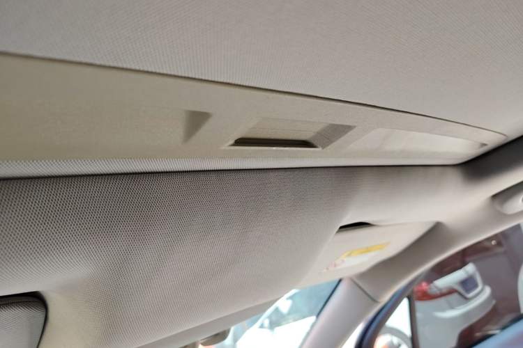 Used Buick Encore 2015 1.4T Automatic Two-Wheel Drive Urban Elite Version Headliner