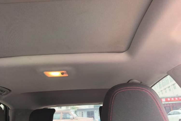 Used Buick Encore 2015 1.4T Automatic Two-Wheel Drive Urban Elite Version Headliner
