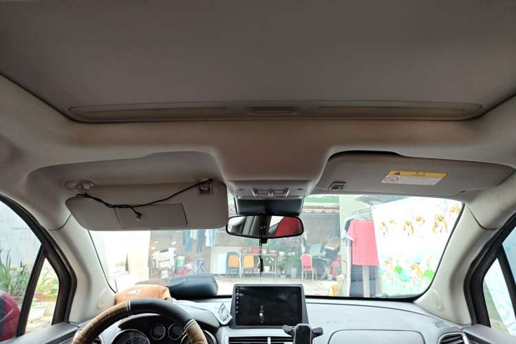 Used Buick Encore 2015 1.4T Automatic Two-Wheel Drive Urban Elite Version Headliner