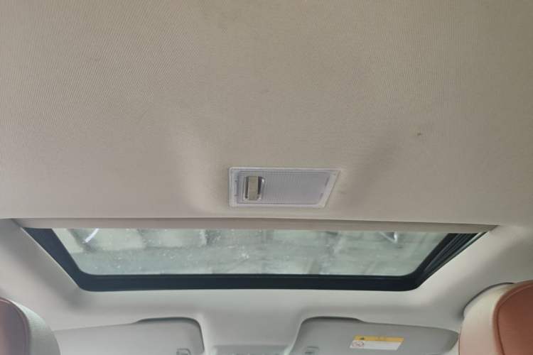 Used Buick Encore 2015 1.4T Automatic Two-Wheel Drive Urban Elite Version Headliner