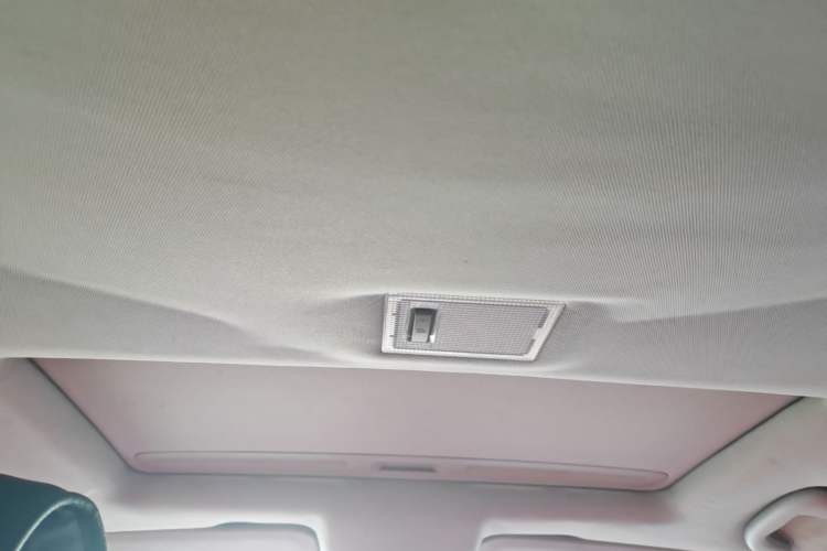 Used Buick Encore 2015 1.4T Automatic Two-Wheel Drive Urban Elite Version Headliner