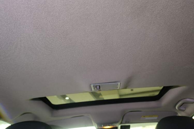 Used Buick Encore 2015 1.4T Automatic Two-Wheel Drive Urban Elite Version Headliner