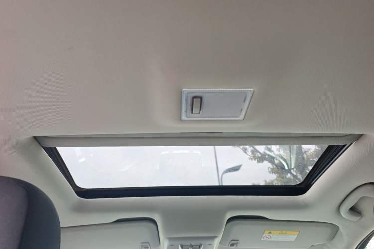Used Buick Encore 2015 1.4T Automatic Two-Wheel Drive Urban Elite Version Headliner