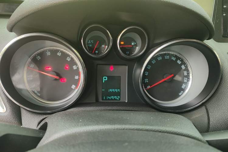 Used Buick Encore 2015 1.4T Automatic Two-Wheel Drive Urban Elite Version Instrument Cluster