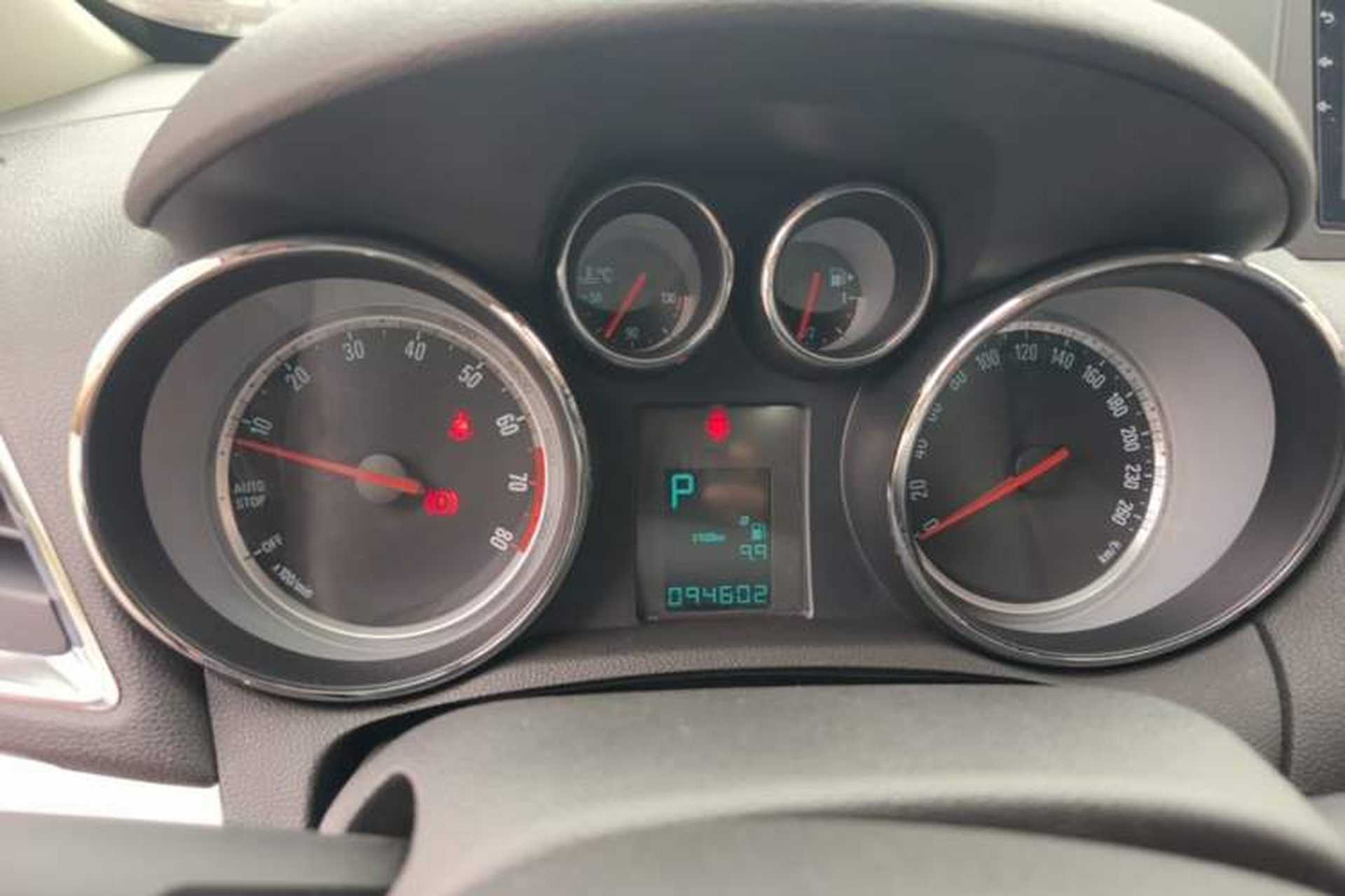 Used Buick Encore 2015 1.4T Automatic Two-Wheel Drive Urban Elite Version Instrument Cluster
