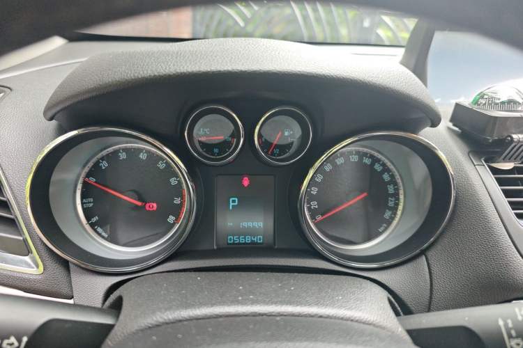 Used Buick Encore 2015 1.4T Automatic Two-Wheel Drive Urban Leading Model Instrument Cluster