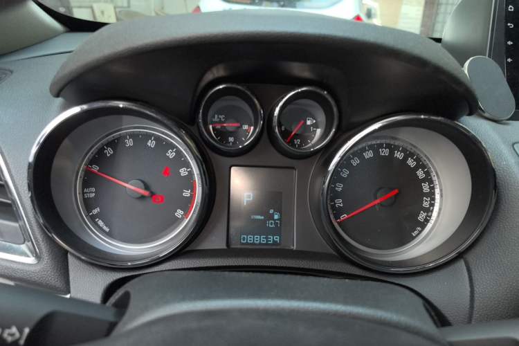Used Buick Encore 2015 1.4T Automatic Two-Wheel Drive Urban Elite Version Instrument Cluster