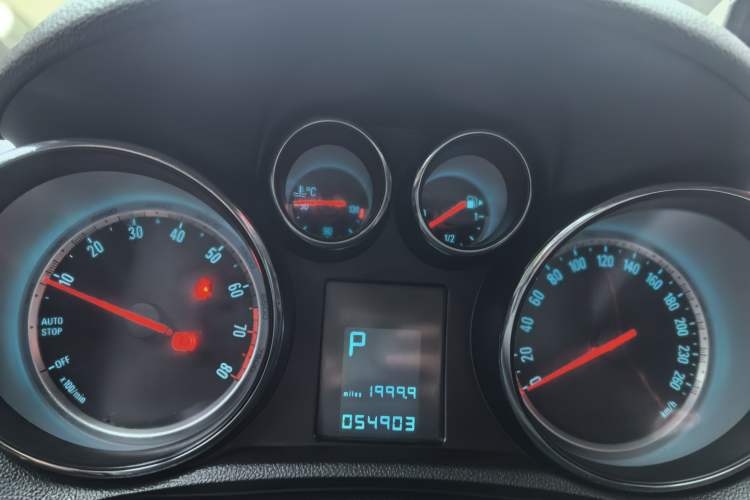 Used Buick Encore 2015 1.4T Automatic Two-Wheel Drive Urban Elite Version Instrument Cluster
