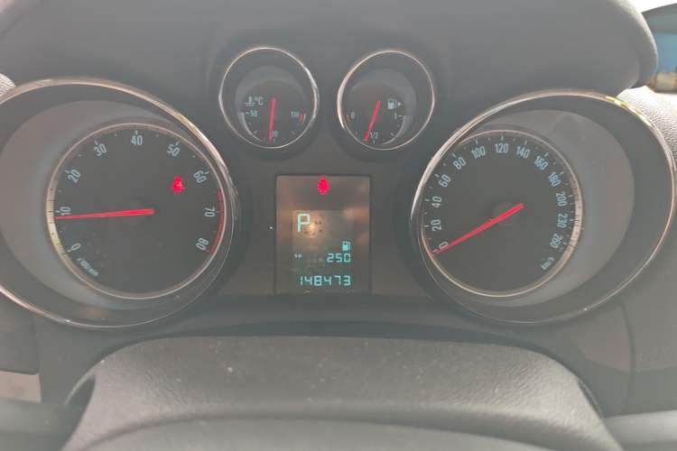 Used Buick Encore 2015 1.4T Automatic Two-Wheel Drive Urban Elite Version Instrument Cluster
