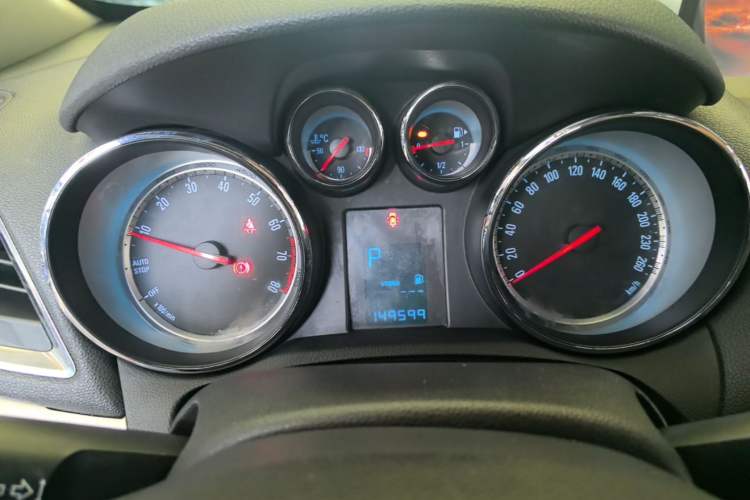 Used Buick Encore 2015 1.4T Automatic Two-Wheel Drive Urban Elite Version Instrument Cluster