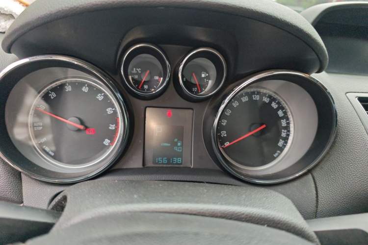 Used Buick Encore 2015 1.4T Automatic Two-Wheel Drive Urban Leading Model Instrument Cluster
