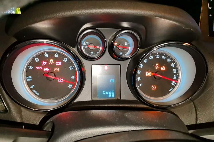 Used Buick Encore 2015 1.4T Manual Two-Wheel Drive Urban Advanced Model Instrument Cluster