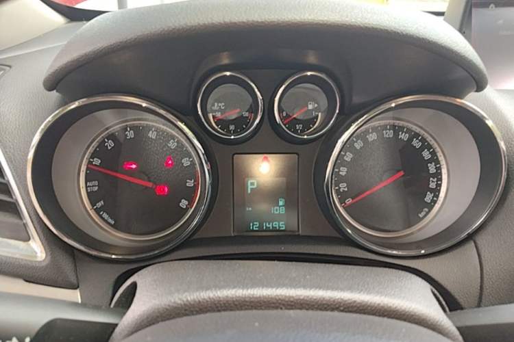 Used Buick Encore 2015 1.4T Automatic Two-Wheel Drive Urban Elite Version Instrument Cluster