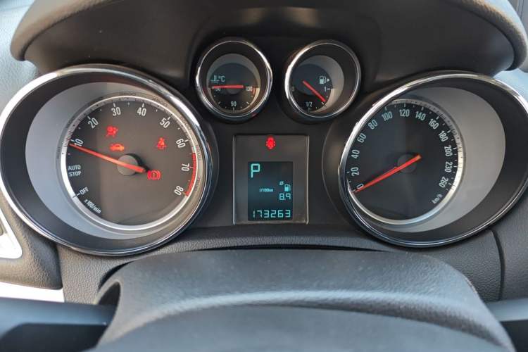 Used Buick Encore 2015 1.4T Automatic Two-Wheel Drive Urban Elite Version Instrument Cluster