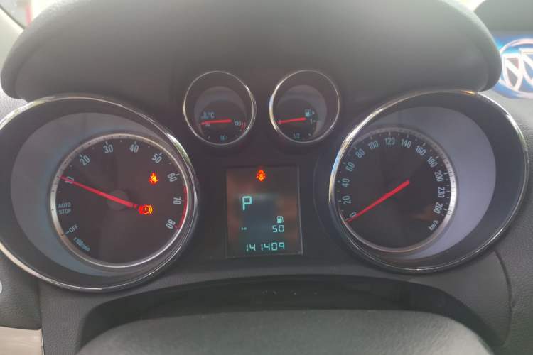 Used Buick Encore 2015 1.4T Automatic Two-Wheel Drive Urban Leading Model Instrument Cluster