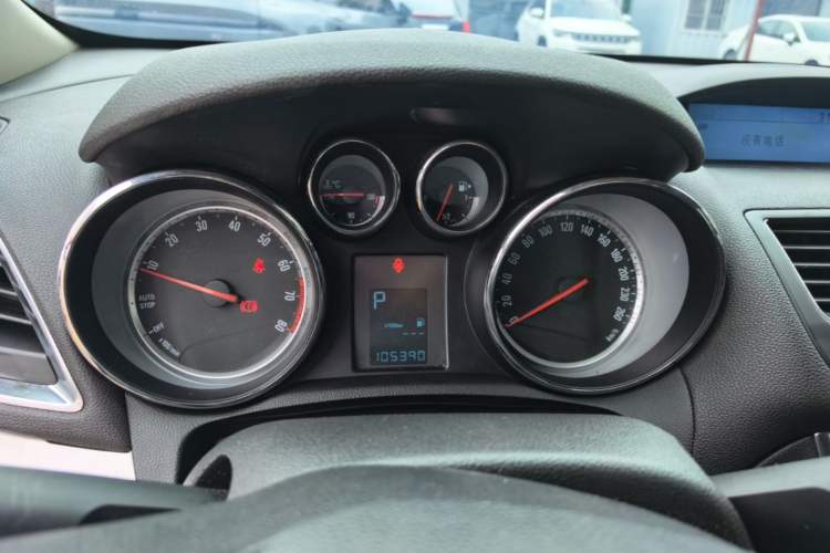 Used Buick Encore 2015 1.4T Automatic Two-Wheel Drive Urban Elite Version Instrument Cluster