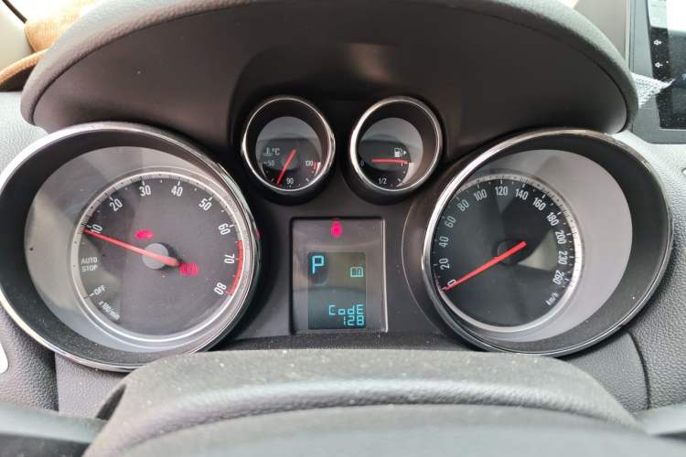Used Buick Encore 2015 1.4T Automatic Two-Wheel Drive Urban Elite Version Instrument Cluster