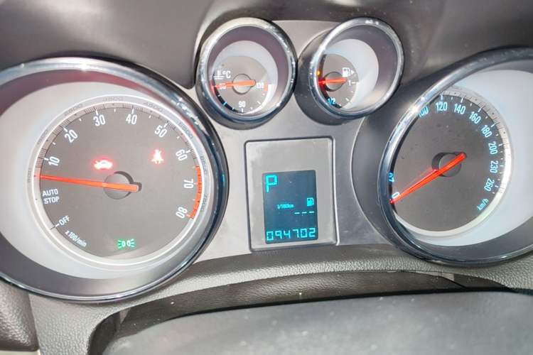 Used Buick Encore 2015 1.4T Automatic Two-Wheel Drive Urban Leading Model Instrument Cluster
